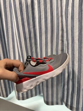 Boys Nike tennis shoes size 9C